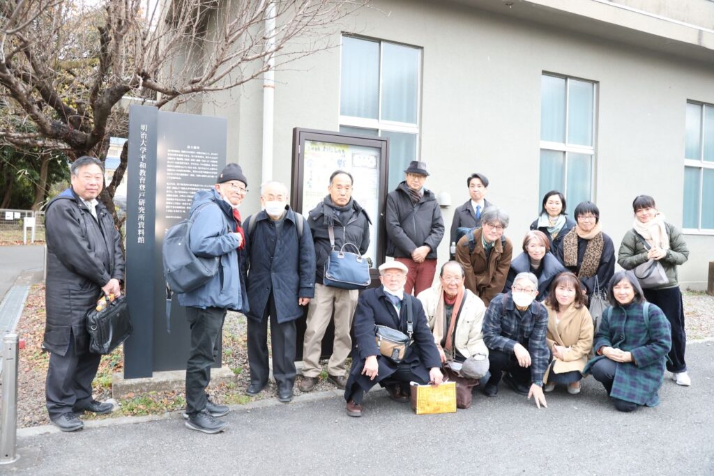 登戸研究所の前で 登戸研究所視察260219